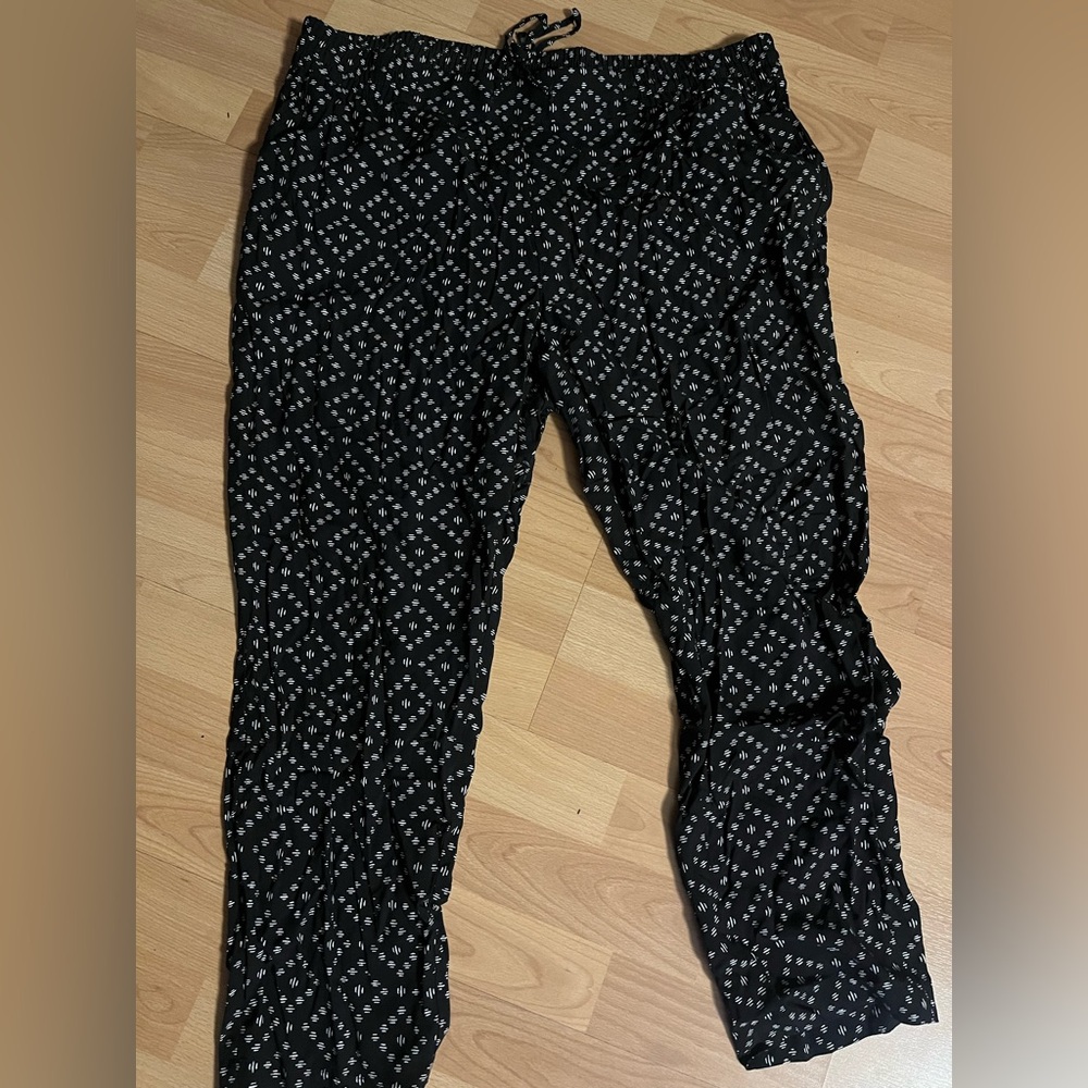 Old Navy Black and White Patterned Pants